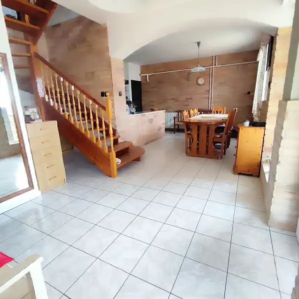 Eladó családi ház, Acsa 6 szoba 270 m² 75 M Ft