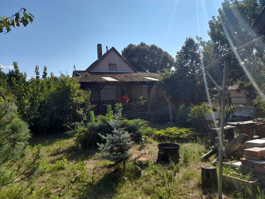 eladó családi ház, Erdőkertes