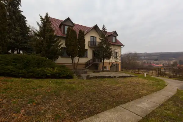 Eladó családi ház, Kisnémedi 5 szoba 180 m² 62.9 M Ft