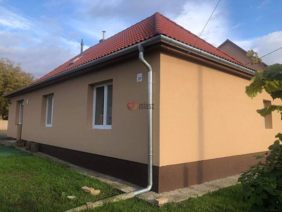 eladó családi ház, Rád