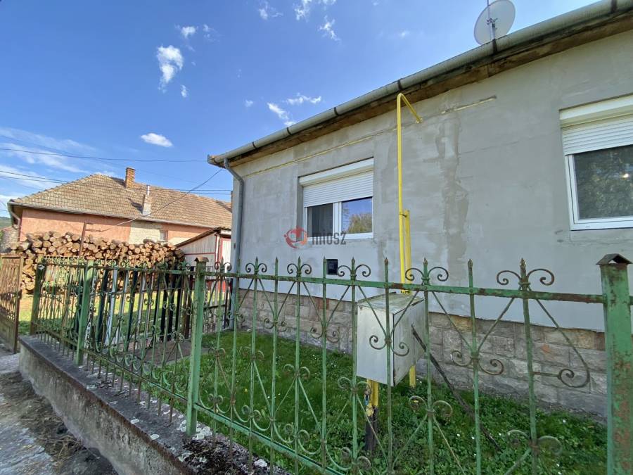eladó családi ház, Romhány
