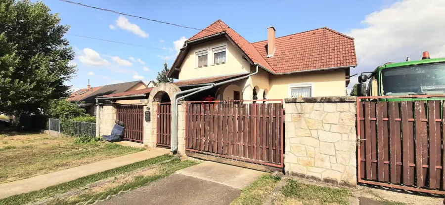 eladó családi ház, Szob