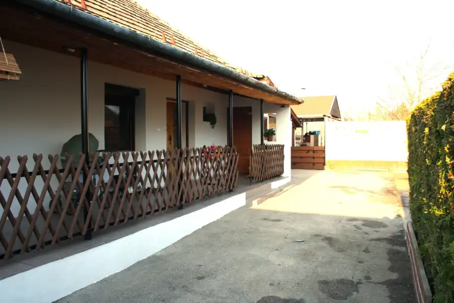 eladó családi ház, Sződ