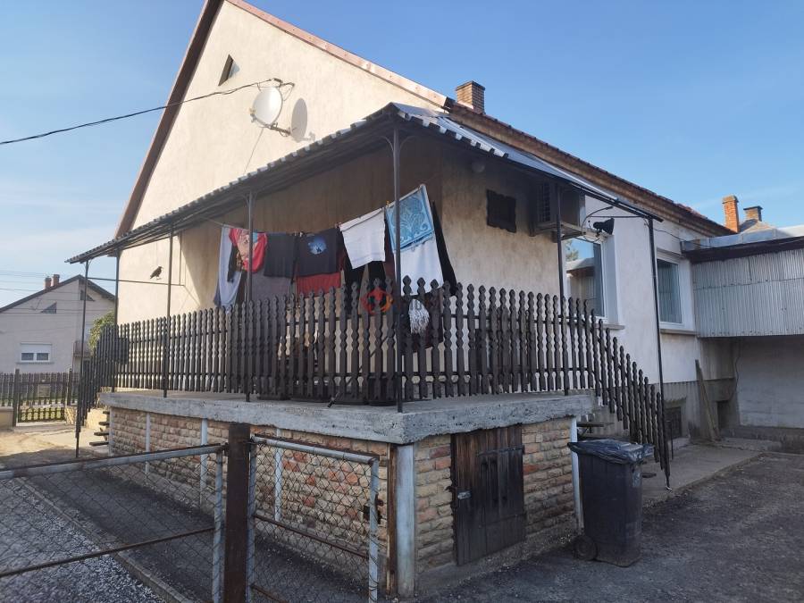 eladó családi ház, Tét