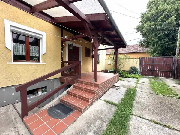 Eladó családi ház, Vác 3 szoba 110 m² 98 M Ft