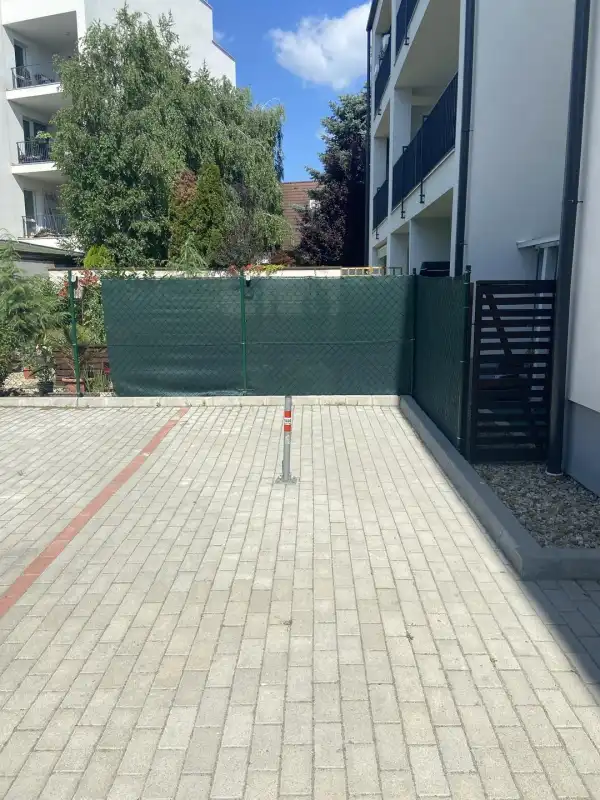 Eladó garázs, Vác 24 m² 2.5 M Ft