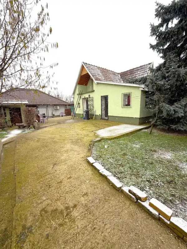 Eladó nyaraló, Vác 2 szoba 41 m² 42.9 M Ft