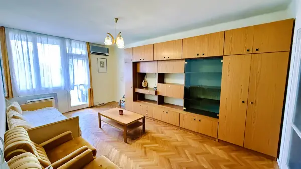 Eladó panellakás, Vác 2 szoba 59 m² 54.9 M Ft