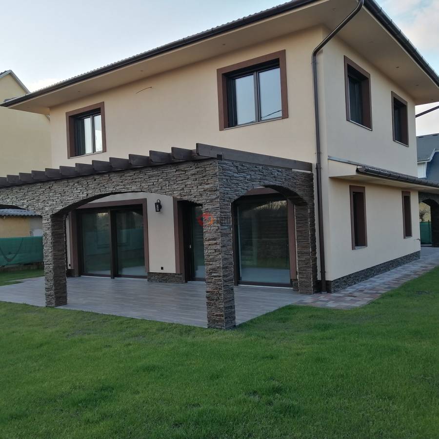 eladó újépítésű családi ház, Göd