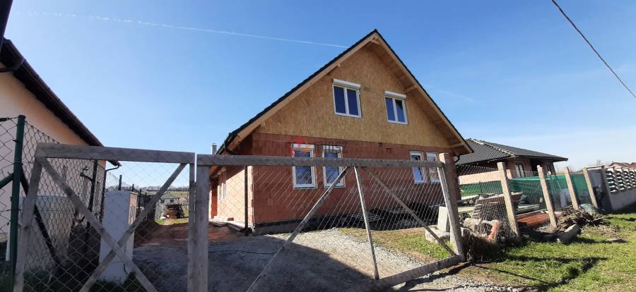 eladó újépítésű ikerház, Vácduka