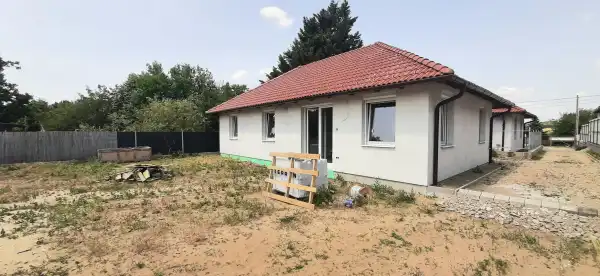 Eladó újszerű családi ház, Őrbottyán 3 szoba 100 m² 83 M Ft