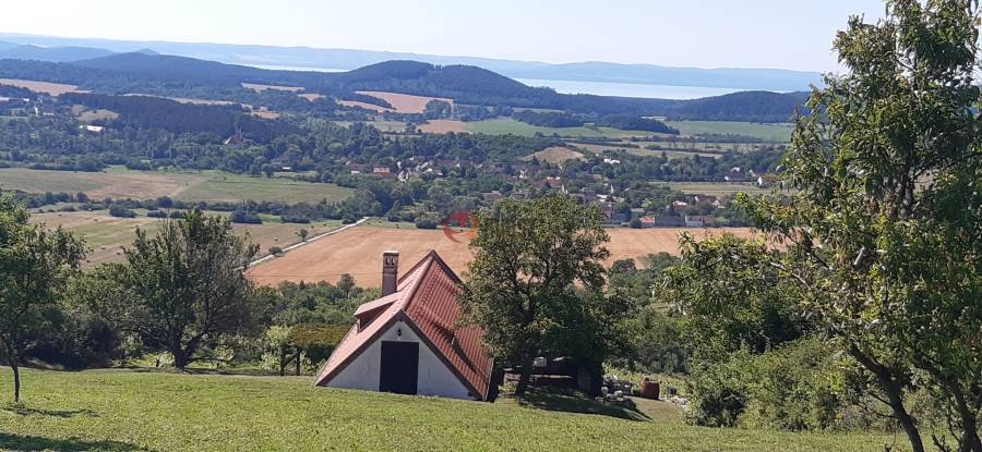 eladó újszerű családi ház, Pécsely