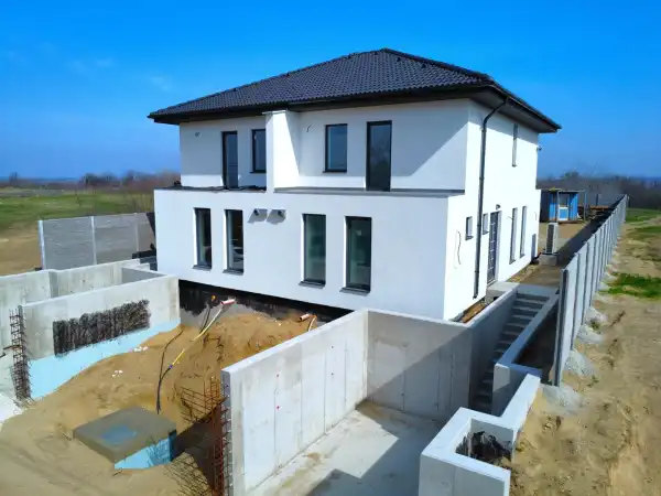 Eladó újszerű ikerház, Mogyoród 4 szoba 105 m² 159.9 M Ft