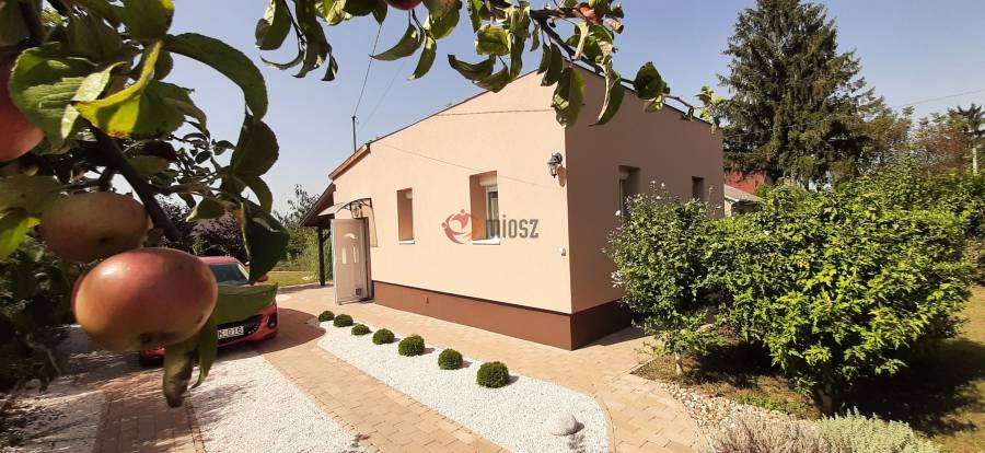 eladó újszerű nyaraló, Őrbottyán