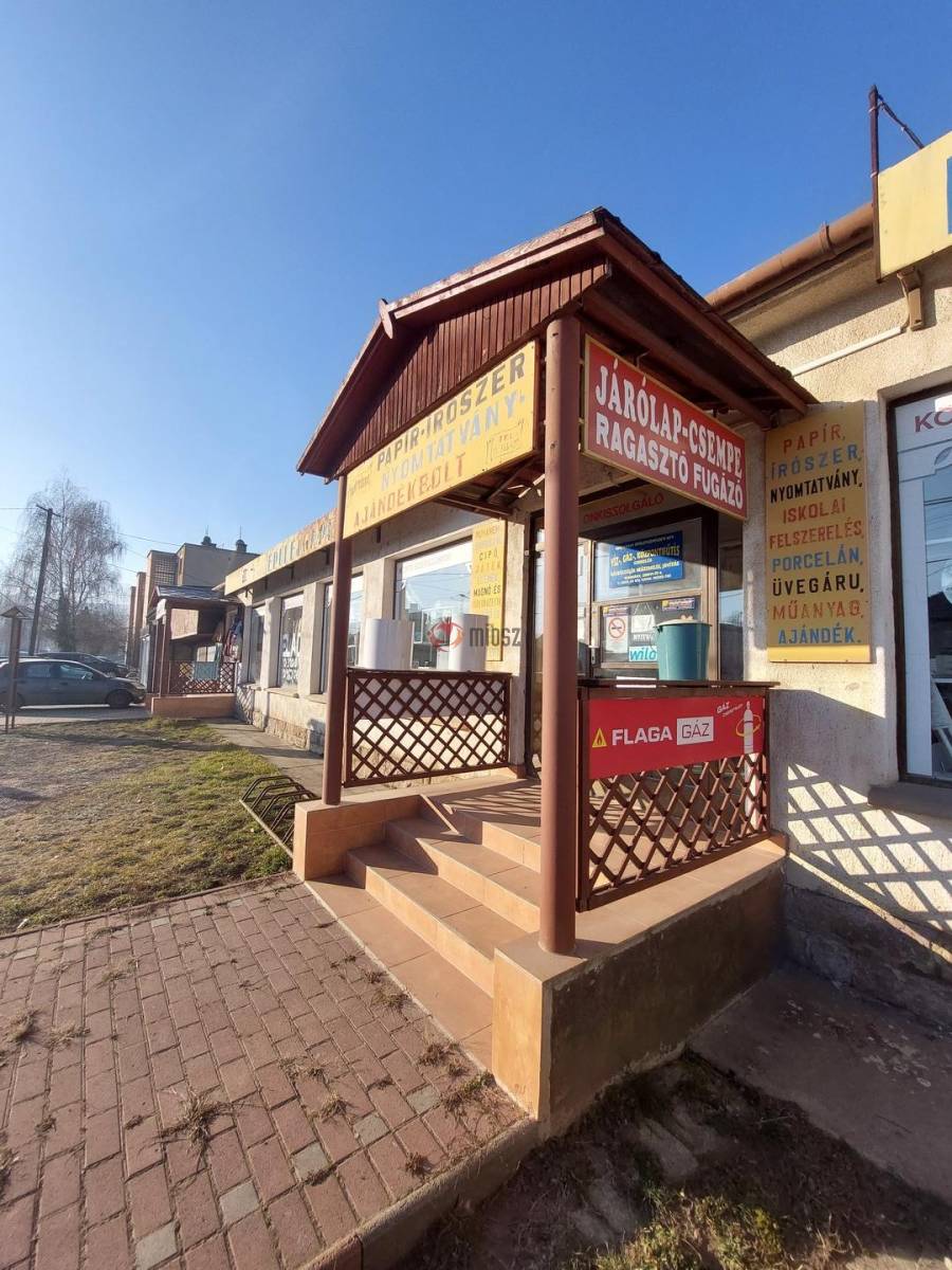 eladó üzlet, Romhány