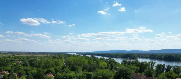 Eladó villa, Göd 9 szoba 374 m² 250 M Ft